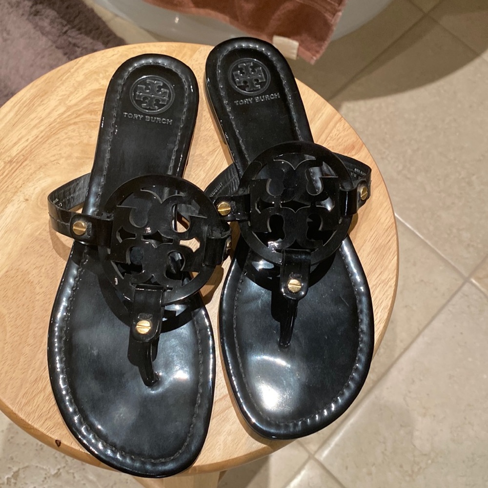 Tory Burch black patent hardly used maybe 2-3 times